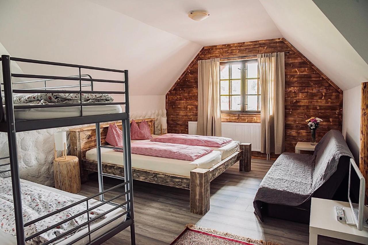 Bešeňová Gazdovsky Dvor B&B S Mini Wellness מראה חיצוני תמונה