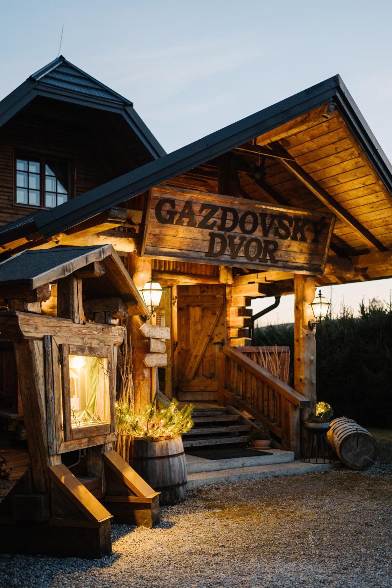 Bešeňová Gazdovsky Dvor B&B S Mini Wellness מראה חיצוני תמונה