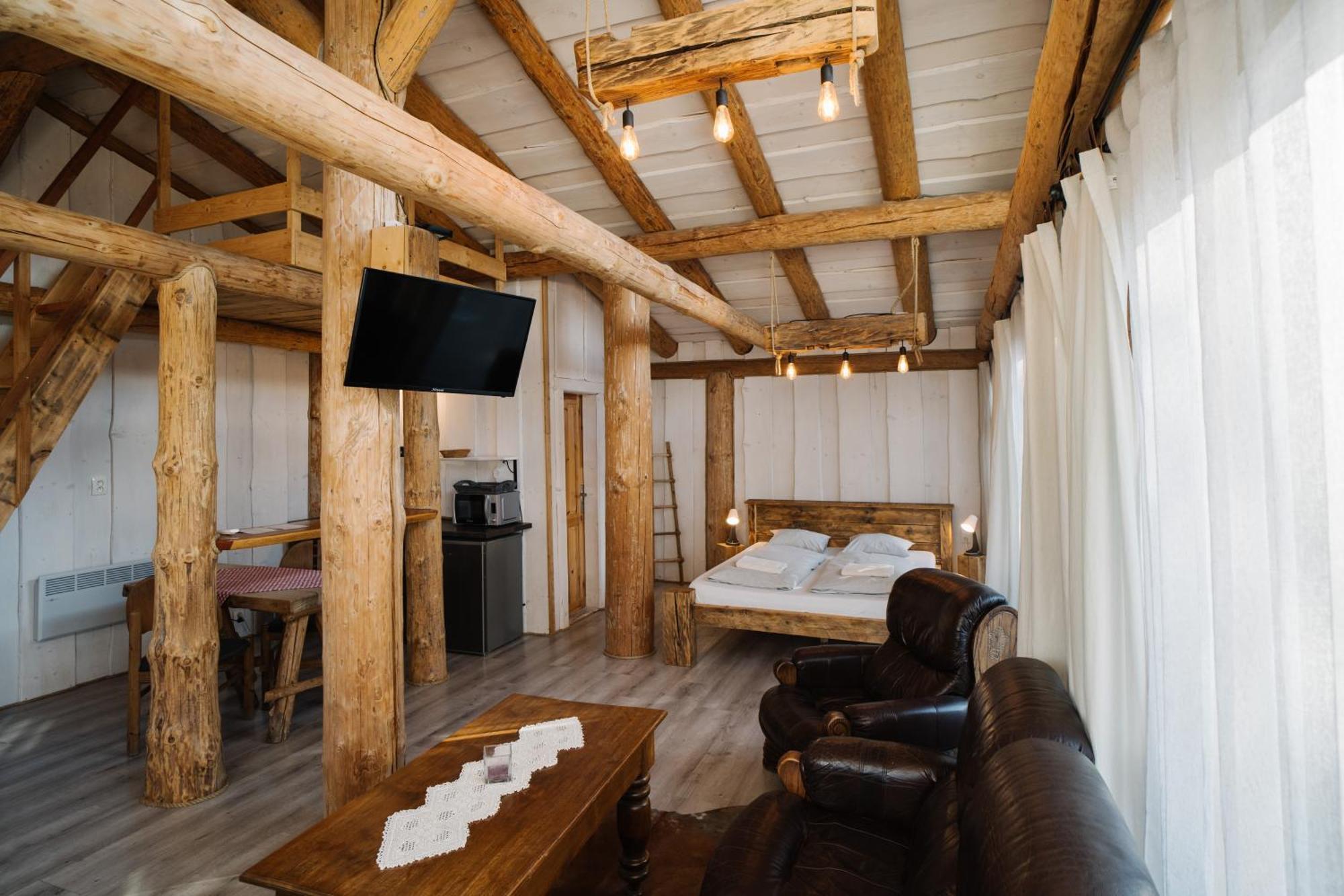 Bešeňová Gazdovsky Dvor B&B S Mini Wellness מראה חיצוני תמונה