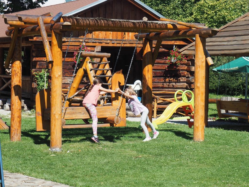 Bešeňová Gazdovsky Dvor B&B S Mini Wellness מראה חיצוני תמונה