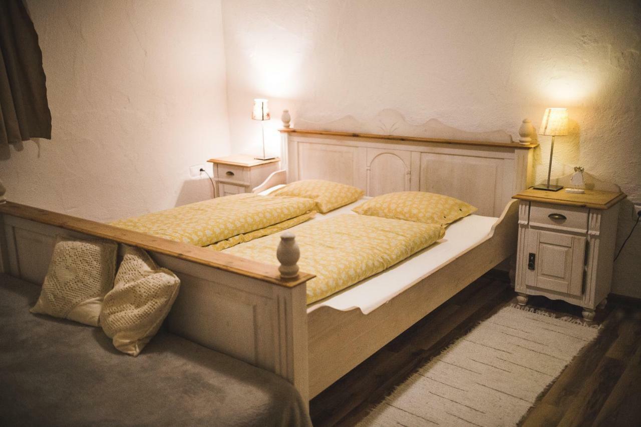 Bešeňová Gazdovsky Dvor B&B S Mini Wellness מראה חיצוני תמונה